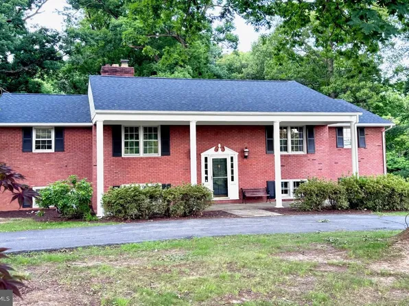 7627 Summit Point Rd, Charles Town, WV 25414