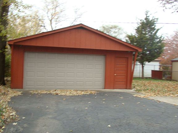 4th image of 5013 W 101st St