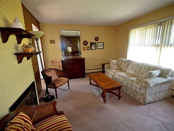 3rd image of 27 Chimney Ln