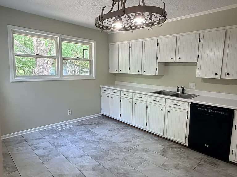1709 Oak Hill Dr — Photo 9