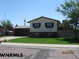 1918 E 30th St, Scottsbluff, NE 69361