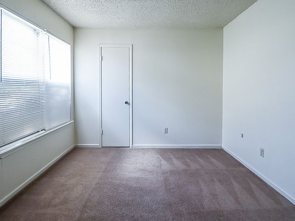 3rd image of 1105D Covey Ln