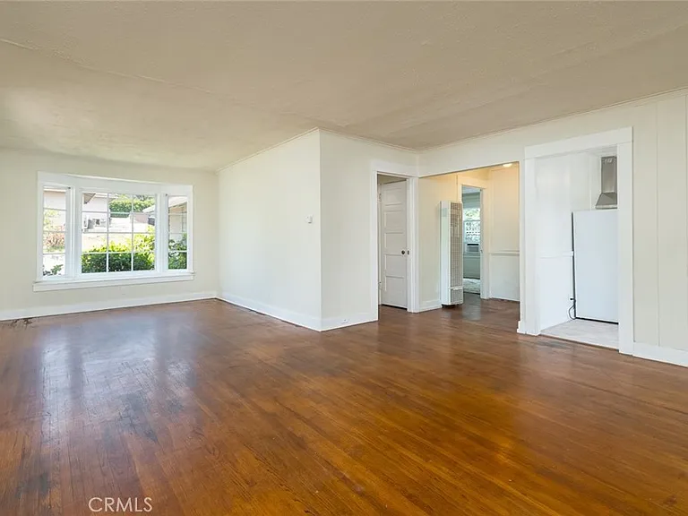 316 W Kenneth Rd — Photo 2