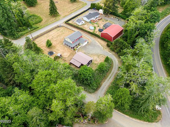 4th image of 647 N Deer Dr
