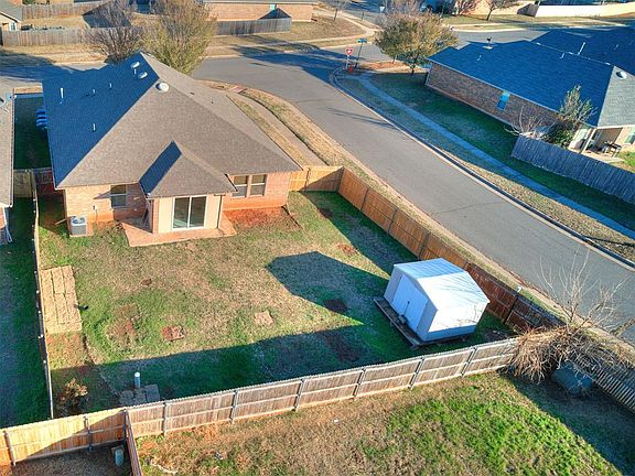 5th image of 2709 Fawn Lily Rd