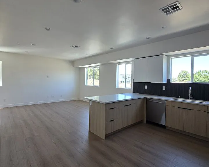 10827 Peach Grove St — Photo 25