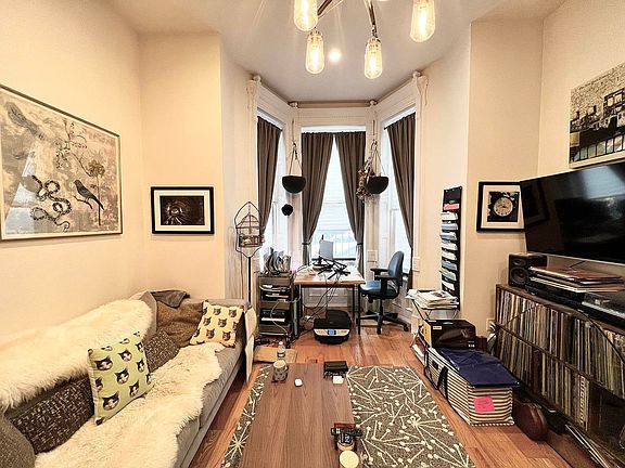 2nd image of 22 Mac Donough St