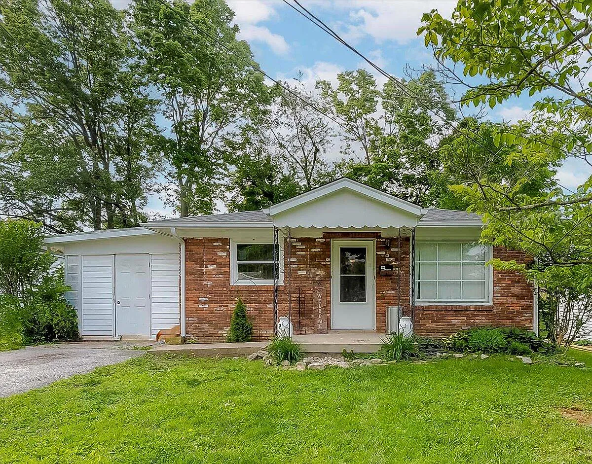 149 Willis Ave photo 1