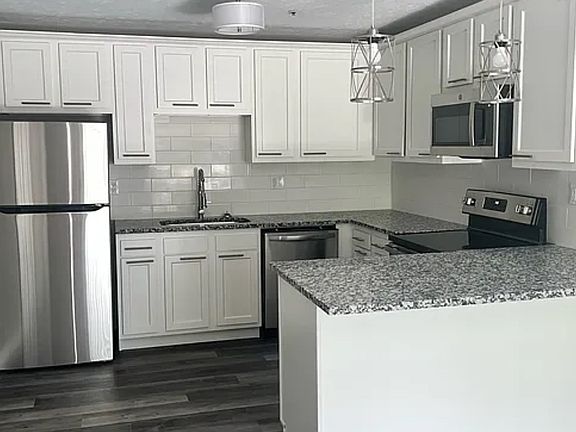2nd image of 1050 Horsemans Ln APT 203