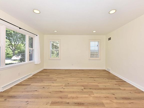 5th image of 7937 W Townsend STREET