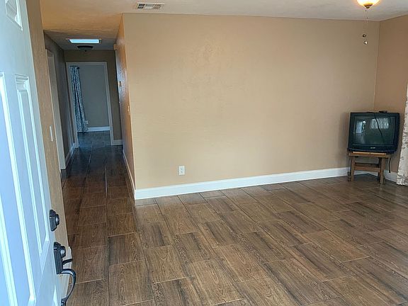 2nd image of 1605 Valencia Ave