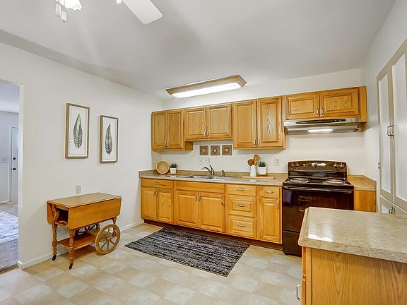 3rd image of 250 Bombay Ave
