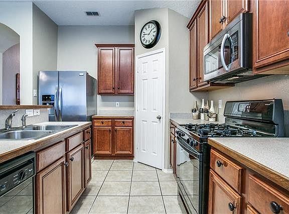 2nd image of 2112 Windcastle Dr