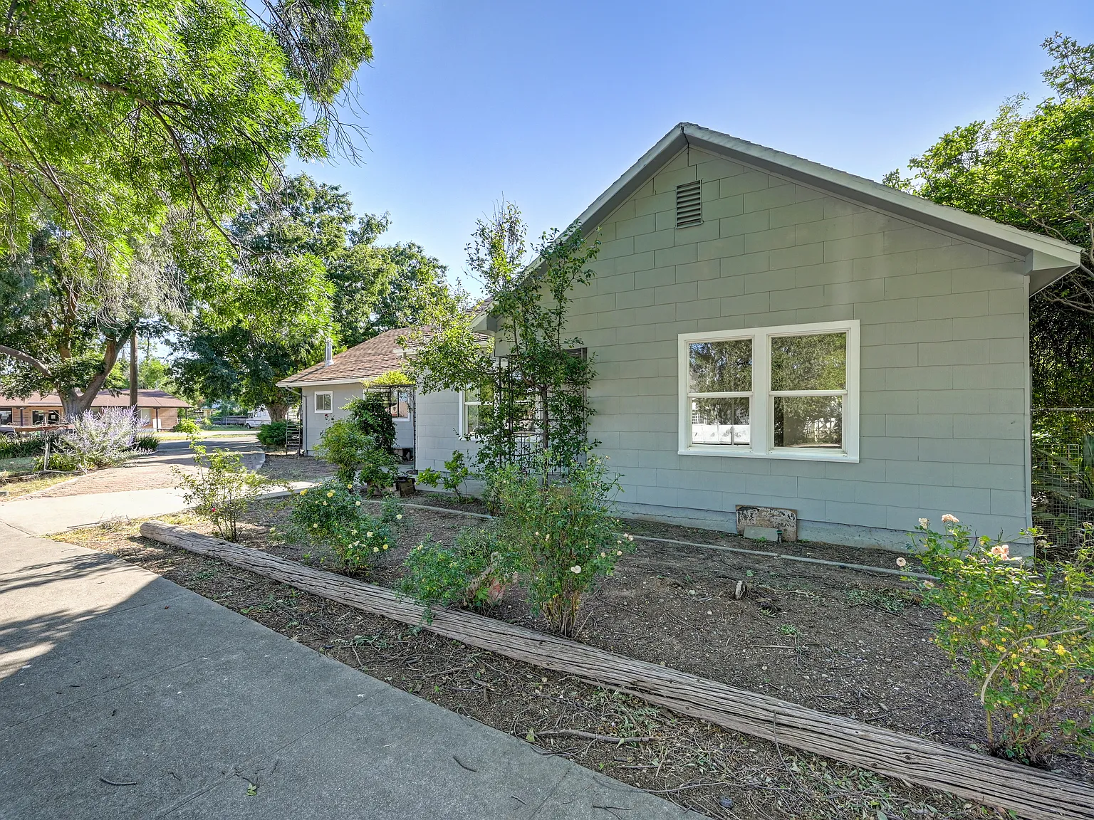 4 bed, 2.5 bath, 2180 sqft, $3,000 — Photo 4