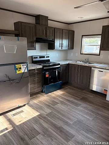4 bed, 4.0 bath, 1750 sqft, $4,000 — Photo 2