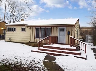 3058 Canterbury Ln, Flint, MI 48504
