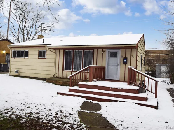 3058 Canterbury Ln, Flint, MI 48504