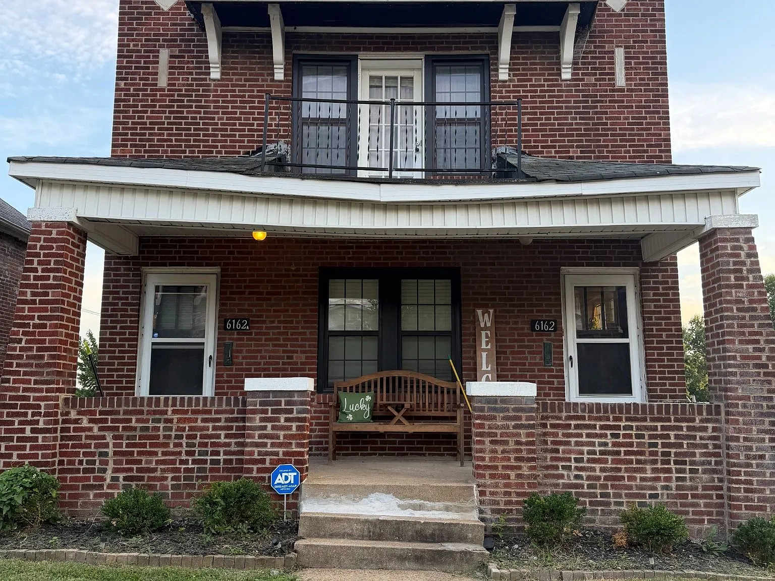2 bed, 1.0 bath, 1035 sqft, $1,600 — Photo 1