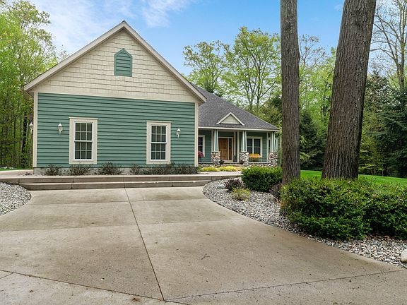 3rd image of 6200 Scenic Woods Cir N