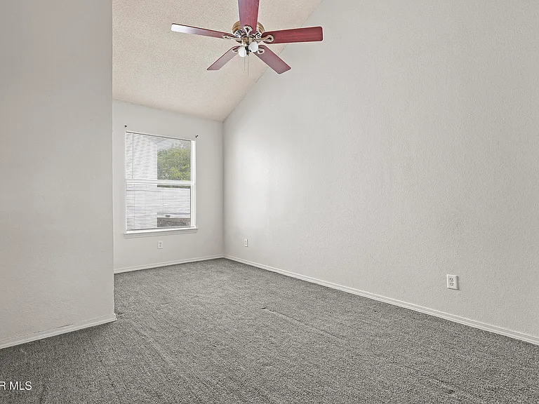 7481 Umbria Dr — Photo 10