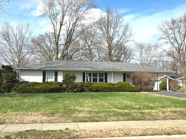 1022 W Boone St, Salem, IL 62881