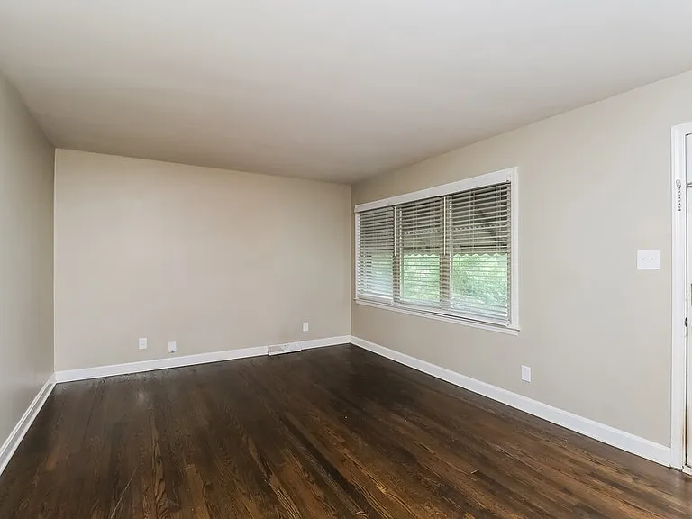 3924 Broadview Dr — Photo 4
