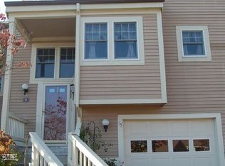 35 Brittania Dr, Danbury, CT 06811