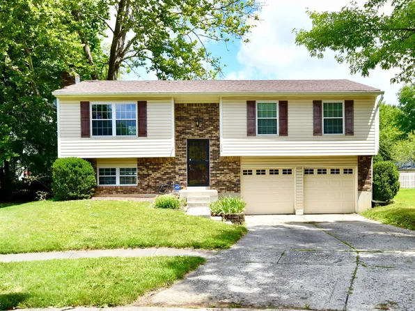 208 Crestview Ct, Fishers, IN 46038