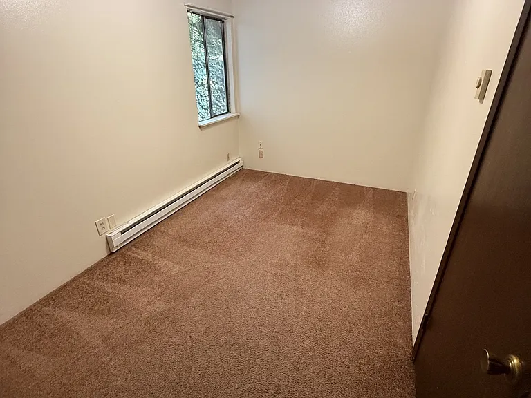 1024 Prospect Ave NE #12 — Photo 2