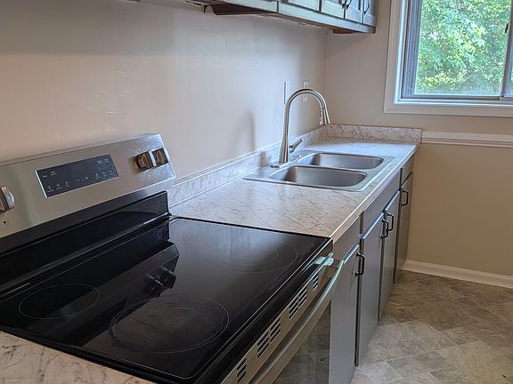 3rd image of 3737 Greenbay Rd