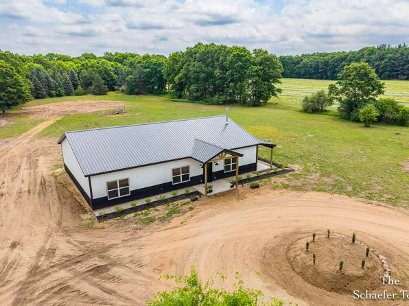 5227 S Johnson Rd, Greenville, MI 48838