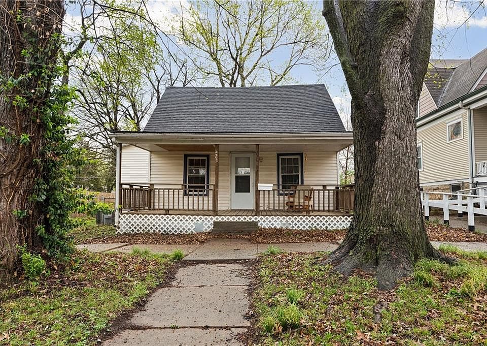 1st image of 223 S Maple St