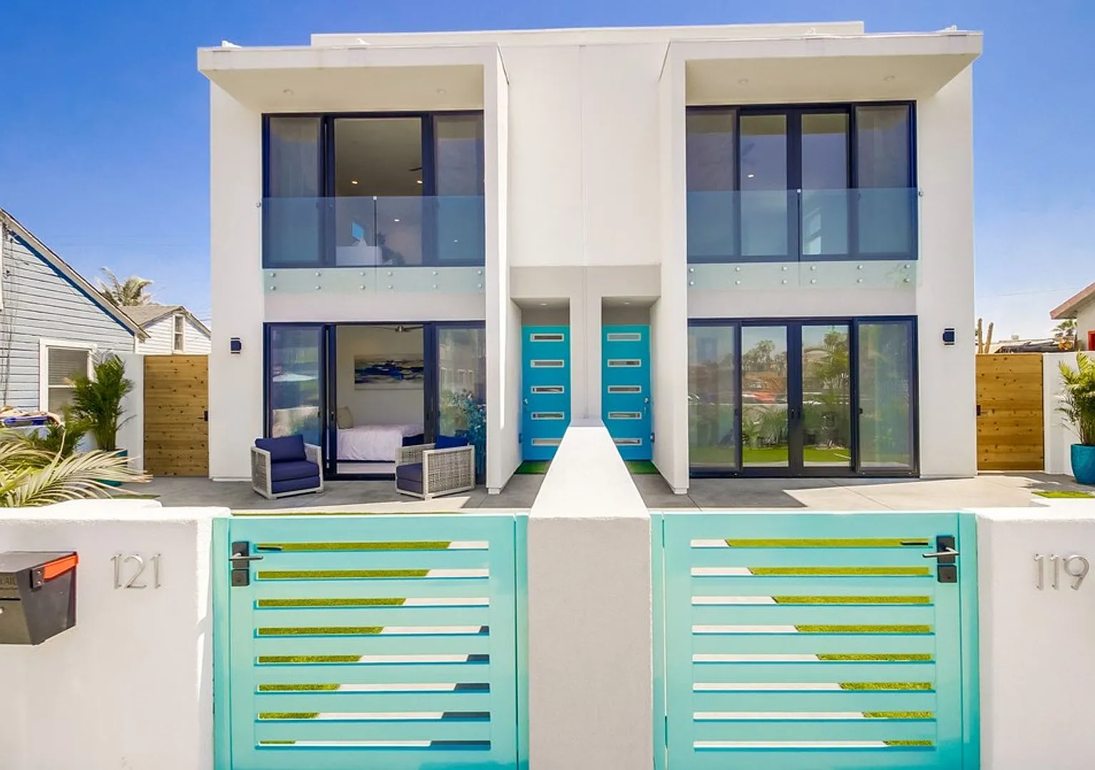 Luxury Coastal Townhome | Private Rooftop + Private Garage | Steps to the Beach — Photo 2