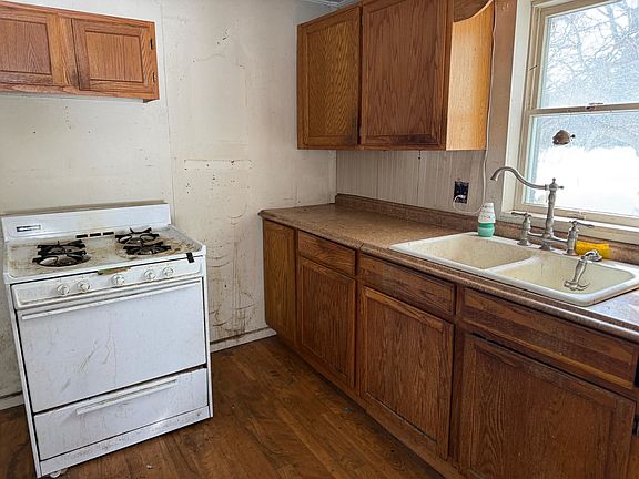 3rd image of 44 Coveytown Rd