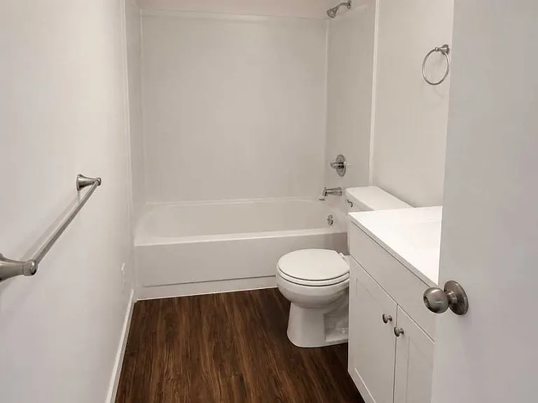 Baker Vista Apartments — Photo 14