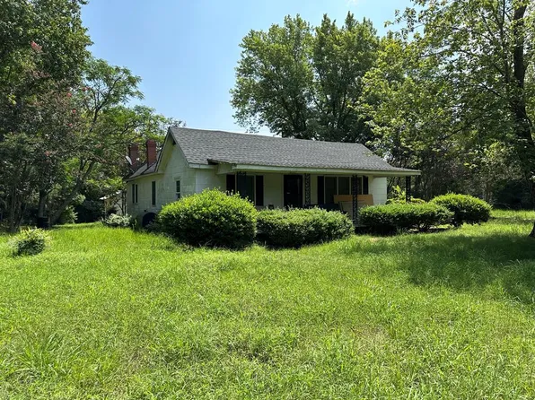 40 Gaulding Rd, La Crosse, VA 23950