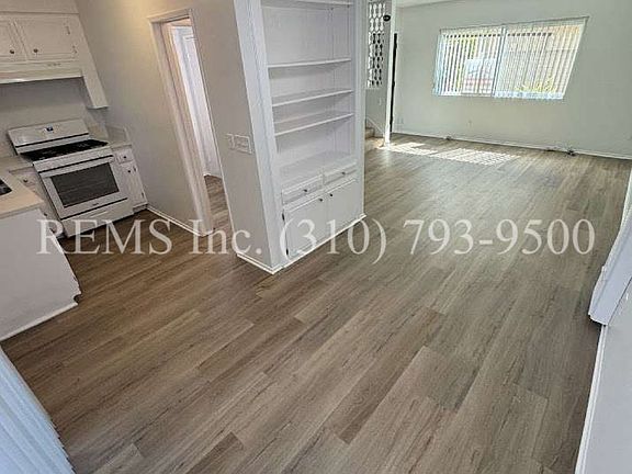 4th image of 2012 Marshallfield Ln #B