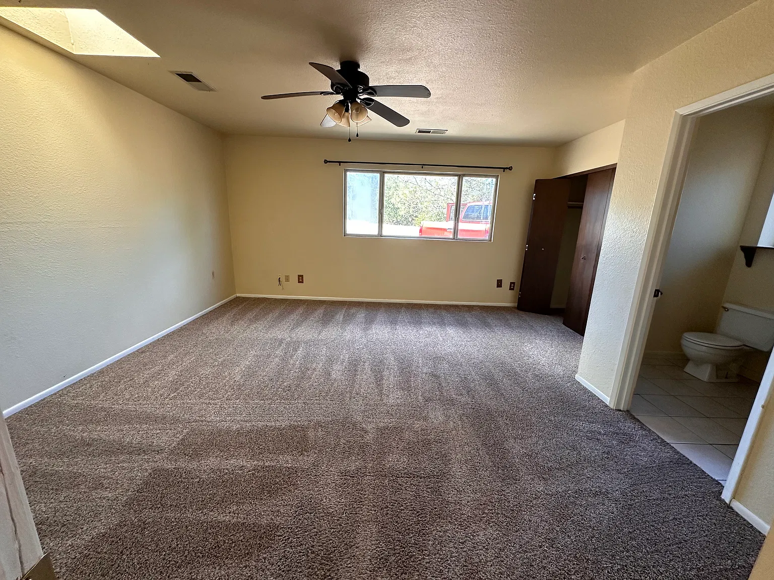 3 bed, 1800 sqft, $2,400 — Photo 4