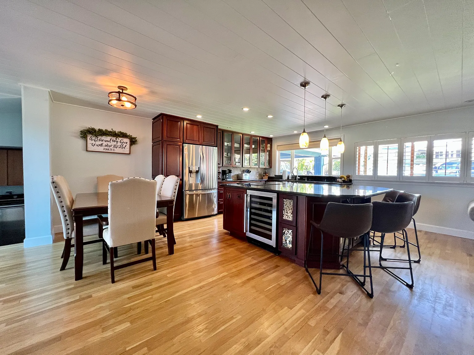 5 bed, 2700 sqft, $6,500 — Photo 1