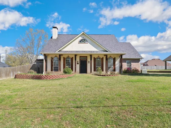 1513 N Whatley Rd, White Oak, TX 75693