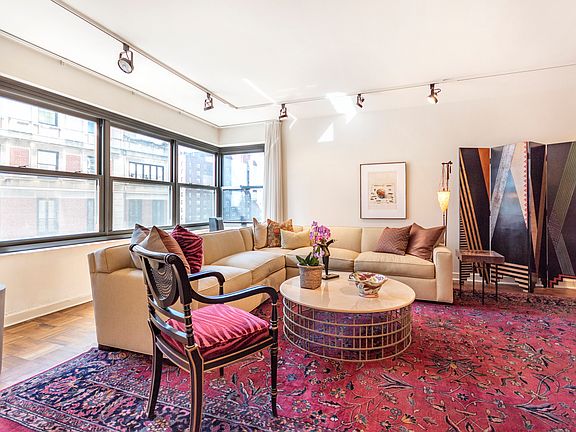 4th image of 1335 N Astor St APT 12C