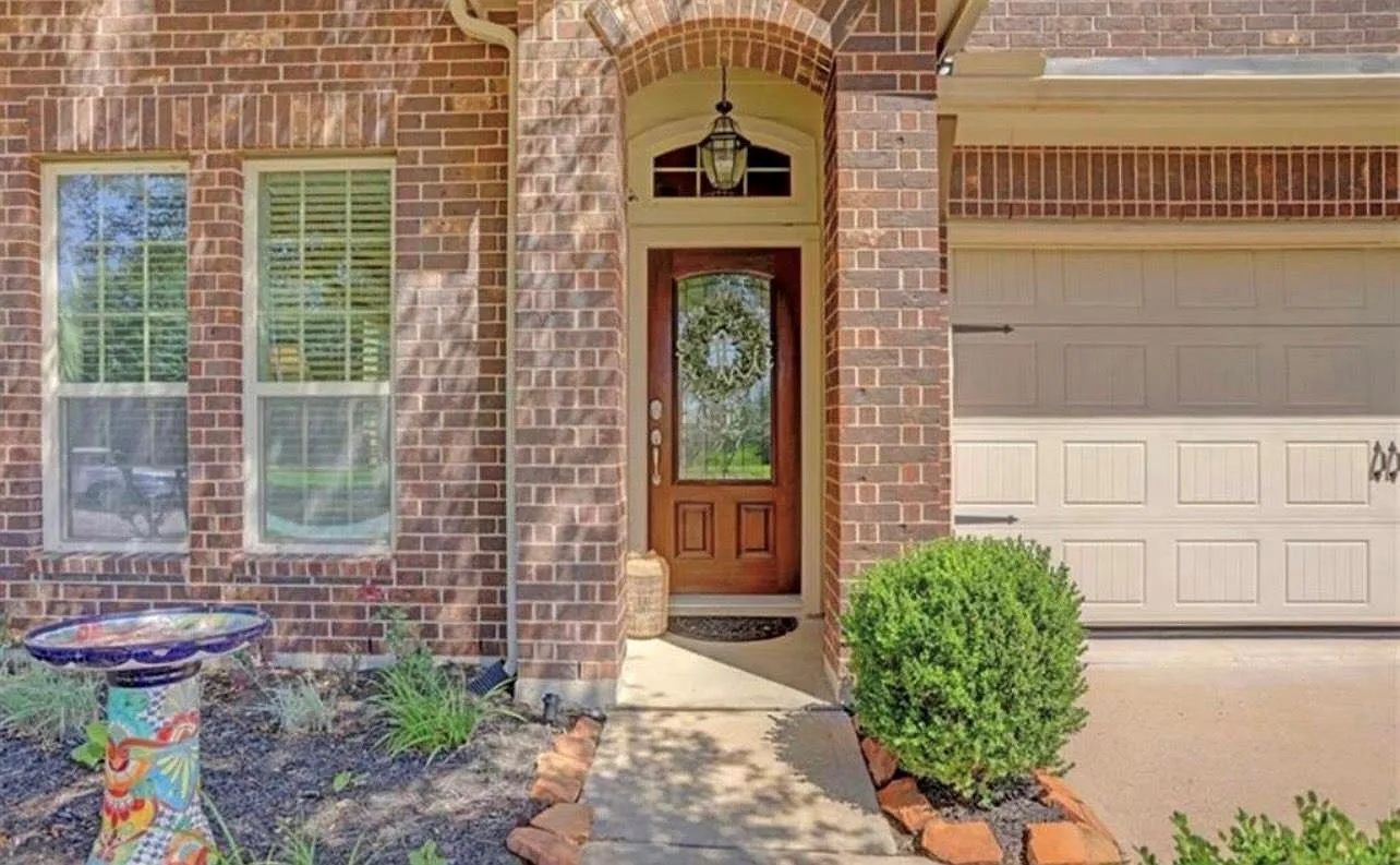 4 bed, 2.5 bath, 2525 sqft, $2,600 — Photo 4