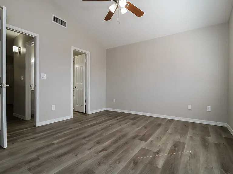 19412 N 76th Ave — Photo 11