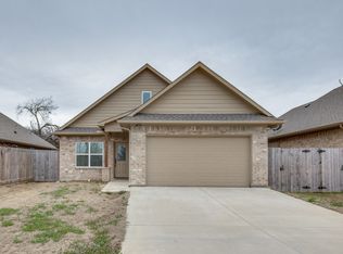 511 W Broad St, Pilot Point, TX 76258