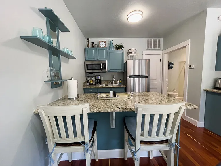 175 E E St — Photo 14