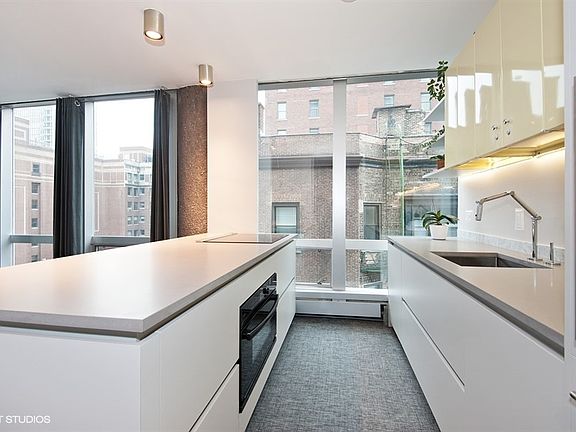 4th image of 1300 N Astor St Unit 8D