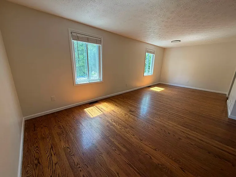 88 Woodsong Ln — Photo 3