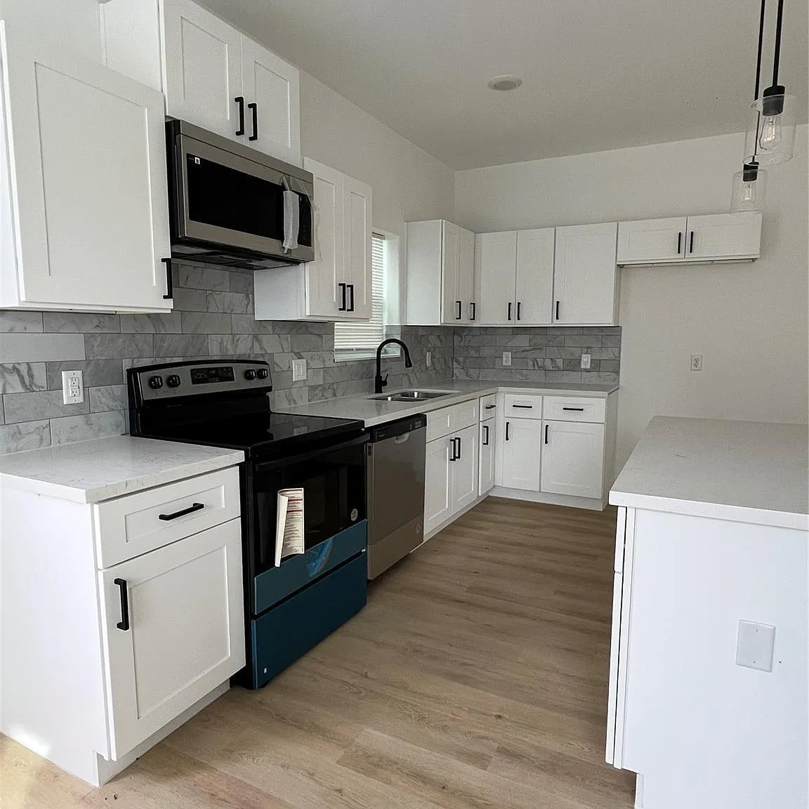 3 bed, 2.5 bath, 1038 sqft, $1,710 — Photo 3