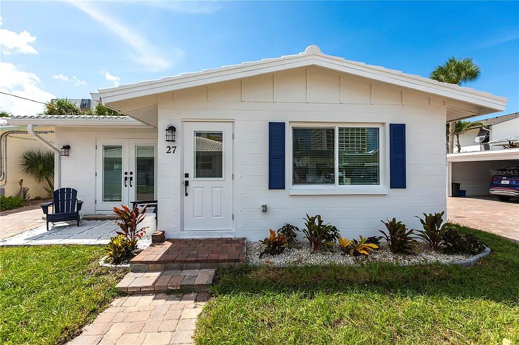 2 bed, 1.0 bath, 1014 sqft, $8,550 — Photo 1
