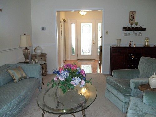 5th image of 14 Churchill Ln